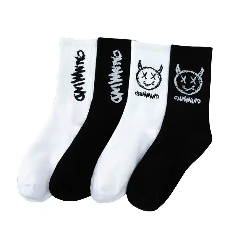 Chaussettes blanches avec des motifs pour hommes – Image 4